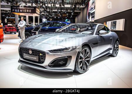 Brüssel, Belgien, Jan 2020: Jaguar F-Type R, Brussels Motor Show, zweisitziger Sportwagen, hergestellt vom britischen Luxusautomohersteller Jaguar Stockfoto