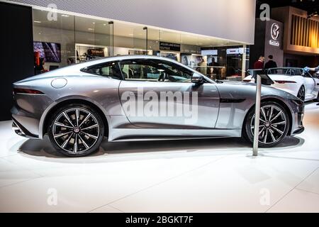 Brüssel, Belgien, Jan 2020: Jaguar F-Type R, Brussels Motor Show, zweisitziger Sportwagen, hergestellt vom britischen Luxusautomohersteller Jaguar Stockfoto