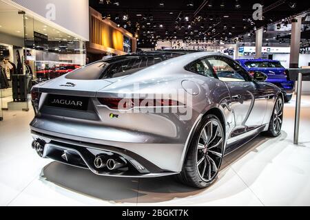 Brüssel, Belgien, Jan 2020: Jaguar F-Type R, Brussels Motor Show, zweisitziger Sportwagen, hergestellt vom britischen Luxusautomohersteller Jaguar Stockfoto