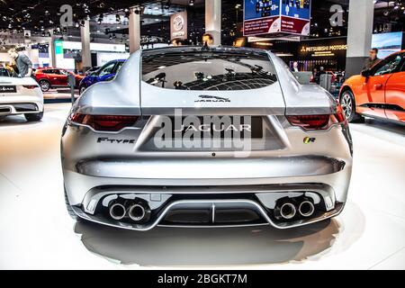 Brüssel, Belgien, Jan 2020: Jaguar F-Type R, Brussels Motor Show, zweisitziger Sportwagen, hergestellt vom britischen Luxusautomohersteller Jaguar Stockfoto