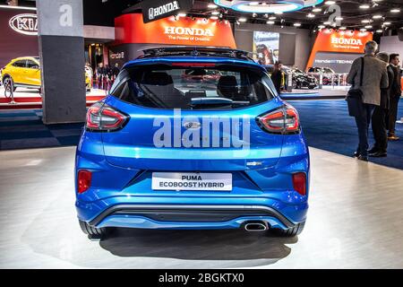 Brüssel, Belgien, Jan 2020 Ford Puma Ecobost Hybrid, Brussels Motor Show, moderner, glänzender Subcompact Crossover SUV der Ford Motor Company Stockfoto