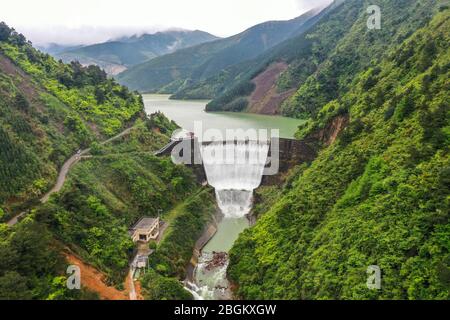 Eine Luftaufnahme des fächerförmigen Reservoirs im Bezirk Quanzhou, Stadt Guilin, südchinesische autonome Region Guangxi Zhuang, 30. März 2020. Stockfoto