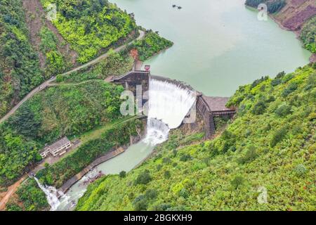 Eine Luftaufnahme des fächerförmigen Reservoirs im Bezirk Quanzhou, Stadt Guilin, südchinesische autonome Region Guangxi Zhuang, 30. März 2020. Stockfoto