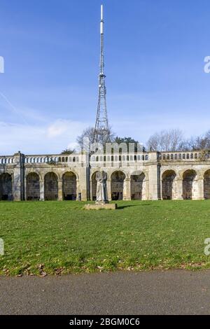 London, England - 18. Februar 2018: Sender und Telekommunikationssender Crystal Palace auf dem Gelände des Crystal Palace, London Stockfoto