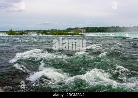 Niagara Falls State Park - Niagara River Stromschnellen und Hufeisenfall Landschaft, NY, USA Stockfoto