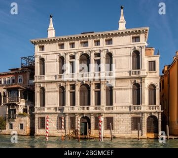 11/20/2017- Venedig, Italien. Die Fassade des Giustinian Palace am Canal Grande im Viertel San Marco. Stockfoto