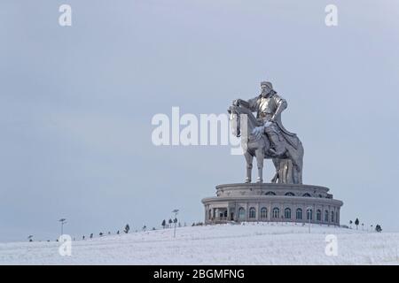 TSONJIN BOLDOG, MONGOLEI, 9. März 2020 : die Dschingis Khan Reiterstatue, eine 40 Meter hohe Statue von Dschingis Khan auf dem Pferderücken, am Ufer des Stockfoto