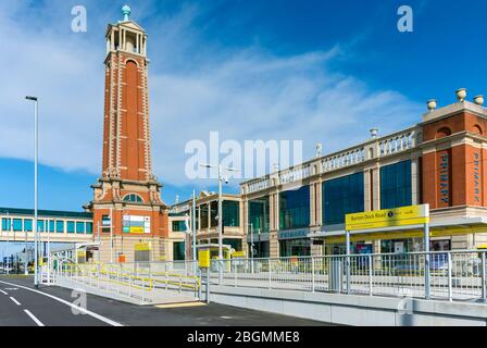 Die Metrolink Barton Dock Road Straßenbahnhaltestelle am Eröffnungstag der Trafford Park Line, 22. März 2020. Trafford, Manchester, Großbritannien. Stockfoto