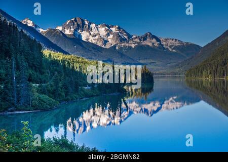 Mount Rohr über Duffey Lake, Sea to Sky Highway, Pacific Ranges der Coast Mountains, östlich von Pemberton, British Columbia, Kanada Stockfoto