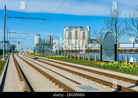 Die MediaCityUK Gebäude von den Metrolink Tram Gleisen, in der Nähe der Haltestelle Wharfside, Trafford Park Line. Wharfside, Old Trafford, Manchester, Großbritannien Stockfoto