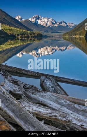 Mount Rohr über Duffey Lake, Sea to Sky Highway, Pacific Ranges der Coast Mountains, östlich von Pemberton, British Columbia, Kanada Stockfoto
