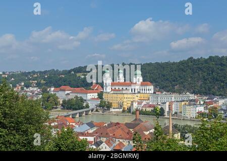 Blick auf die Stadt, Blick über die Donau zum Stephansdom, Passau, Niederbayern, Bayern, Deutschland Stockfoto