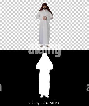 Ernsthafter arabischer scheich-Mann mit Keffiyeh stehend, Alpha Channel Stockfoto