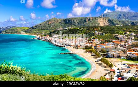 Atemberaubende Aussicht auf die Bucht von Kalyves und den Strand. Wunderschöne Insel Kreta, Griechenland. Stockfoto