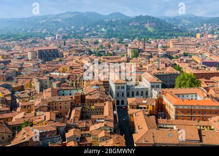 Bologna, Emilia-Romagna, Italien. Überblick über das historische Zentrum der Stadt. Stockfoto