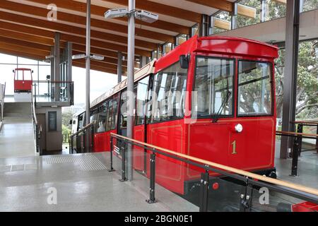 Blick auf Auto Nr. 1 auf der Wellington Cable Car oder Standseilbahn, in der Bergstation in Kelburn in Neuseeland am 20. November 2017. Stockfoto