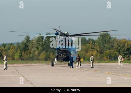 August 2019. Zhukovsky, Russland. Russischer Mittelmultifunktions-Hubschrauber Mil Mi-38 auf dem Internationalen Luftfahrt- und Raumfahrtsalon MAKS 2019. Stockfoto