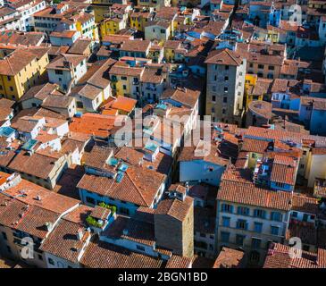 Florenz, Provinz Florenz, Toskana, Italien. Luftaufnahme der Dächer im Stadtzentrum. Das historische Zentrum von Florenz ist ein UNESCO-Weltkulturerbe. Stockfoto