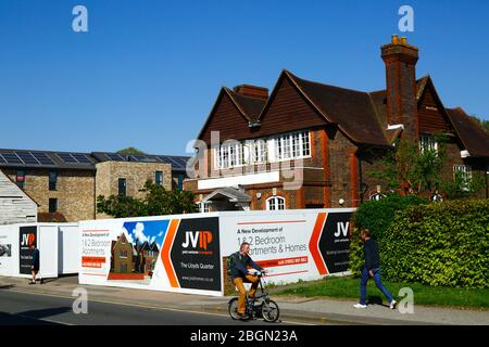 Der Bauträger von JVIP unterzeichnet ein Fremdprojekt, um das ehemalige Gebäude der Lloyds Bank in Wohnungen in Southborough, Kent, England, umzuwandeln Stockfoto