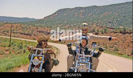 EASY RIDER 1969 Columbia Pictures Film mit Dennis Hopper links und Jack Nicholson auf dem Pillion mit Peter Fonda Stockfoto