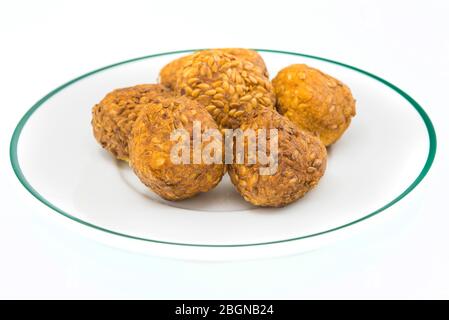 Til ke laddu ist ein Grundnahrungsmittel süß in vielen indischen Haushalten im Winter Stockfoto