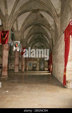 Der Rittersaal (Sala Cavalelilor/Sala Huniazilor) im Inneren des Corvin Schlosses in Hunedoara, Rumänien Stockfoto