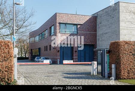 26. März 2020, Schleswig-Holstein, Lübeck: Blick auf den Eingang des Gebäudes der Deutschen Bundesbank, der 2021 abfahren soll. Foto: Markus Scholz/dpa Stockfoto