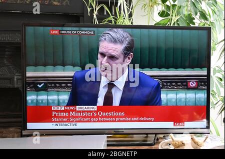 Der Vorsitzende der Labour Party, Sir Keir Starmer, bei der Fragestunde des Premierministers. Stockfoto