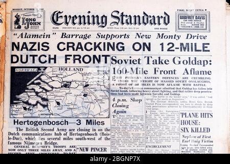 "Nazis knacken auf 12-Meile durch Front" 'Soviet Take Goldap: 160-Meile Front flame 'Evening Standard 1940s britische Zeitung Schlagzeile 23 Oktober 1944 Stockfoto