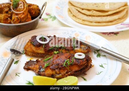 Schmackhafte und würzige Fischbraten aus der indischen Küche. Stockfoto