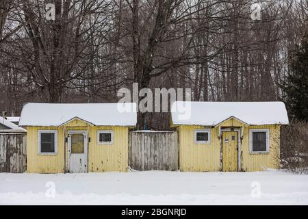 Alte Touristenhütten auf der Upper Peninsula, Michigan, USA [Keine Eigentumsfreigabe; nur für redaktionelle Lizenzierung verfügbar] Stockfoto