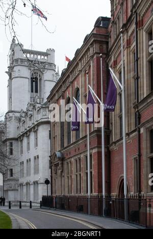 Red Brick Stone Dressings Architecture Parliament Square RICS 12 Great George St, Westminster, London SW1P von Alfred Waterhouse Stockfoto