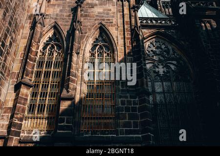 Wunderschöne Aussicht auf die gotische capel Kathedrale, Denkmal des deutschen römisch-katholischen Neogotik Architektur.der katholische St. Vitus, Wenzel und Adalber Stockfoto