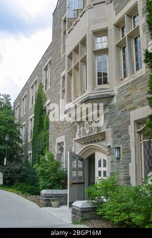 Eingang des Fakultätsflügels zur Ives Hall an der Cornell University Stockfoto