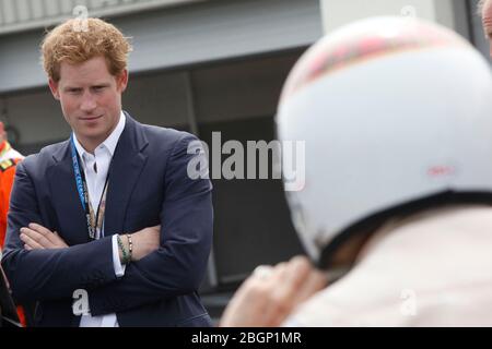 Prinz Harry, Herzog von Sussex mit Sir Jackie Stewart OBE Stockfoto