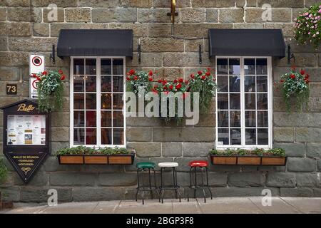 Quebec, Kanada 23. september 2018: Häuser Restaurant Au Parmesan in der Rue Saint Louis in Quebec City, Quebec, Kanada Stockfoto