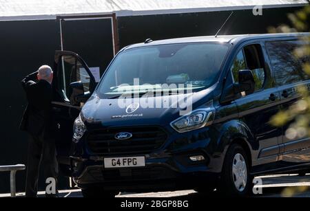 Brentwood Essex, Großbritannien. April 2020. Bestatter kommen an der temporären covid-19 Leichenhalle ein Brentwood Gemeinschaft Hosptial Kredit: Ian Davidson/Alamy Live News Stockfoto