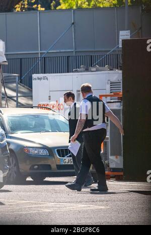 Brentwood Essex, Großbritannien. April 2020. Bestatter kommen an der temporären covid-19 Leichenhalle ein Brentwood Gemeinschaft Hosptial Kredit: Ian Davidson/Alamy Live News Stockfoto