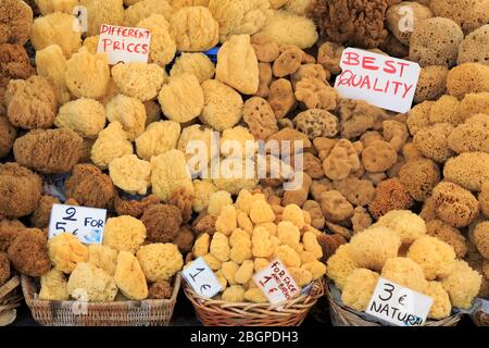 Schwämme auf dem Markt, Rhodos Insel, Griechenland, Europa Stockfoto