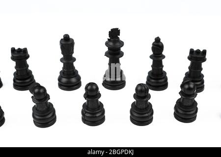Acht verschiedene schwarze Farbe Bauern auf einem weißen isolierten leeren Hintergrund platziert Stockfoto