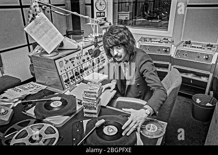 BBC DJ 'The Baron' im Radio Manchester in den frühen Tagen des Senders. Der Baron hat auch die Show "The Baron at Large" auf Radio 1 Samstagmittag gemacht. Stockfoto