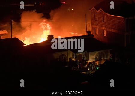 Hausbrand, nahe Kikuyu Close, an der Ngong Road, Nairobi, Kenia. Januar 2020 Stockfoto