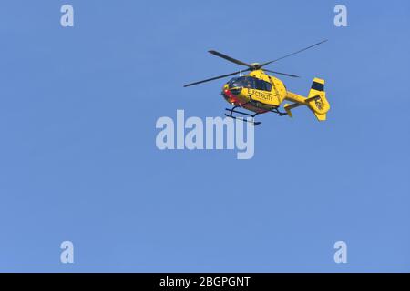 Dieser WPD Eurocopter EC135 Hubschrauber wird hauptsächlich in der Stromverteilungsindustrie für die Wartung und Reparatur seiner Netze eingesetzt Stockfoto