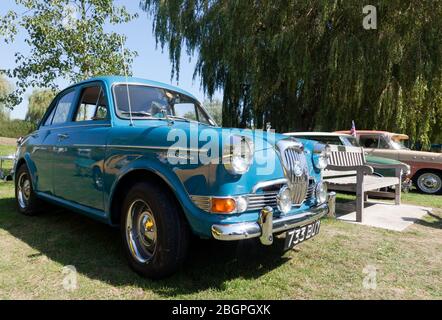 Dreiviertel-Frontansicht einer Blue, 1960, Riley 1.5L Limousine, die während des Sandwich Festivals 2019 im The Quay ausgestellt wird Stockfoto