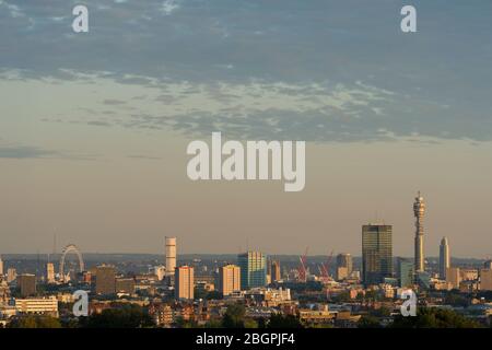 Blick vom Highgate West Hill, des West End (im Zentrum von London) Highgate West Hill, London, Großbritannien. August 2015, 21 Stockfoto