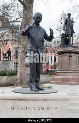 Nelson Mandela Statue in Parliament Square, London SW1 von Ian Walters Stockfoto