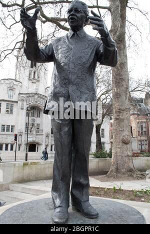 Nelson Mandela Statue in Parliament Square, London SW1 von Ian Walters Stockfoto