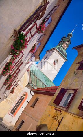 Slowenien, Oberkrain, Skofja Loka, Turm der Pfarrkirche St. Jakob von Mestni trg. Stockfoto