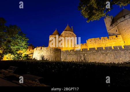 Mittelalterliche Burg Château Comtal auf einem Hügel auf der befestigten Stadt Carcassonne, Frankreich, Europa Stockfoto