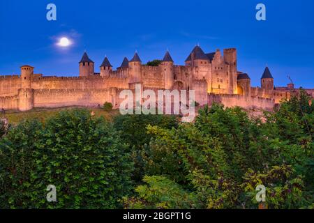 Mittelalterliche Burg Château Comtal auf einem Hügel auf der befestigten Stadt Carcassonne, Frankreich, Europa Stockfoto